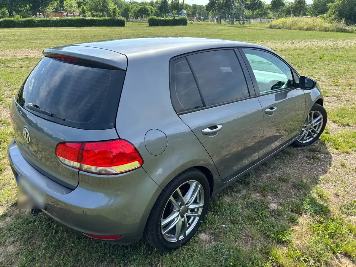 Gebraucht VW Golf VI 102 PS (75 kW) 2008 Grau Kleinwagen