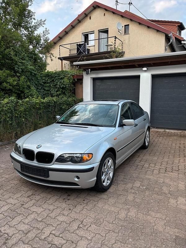 Grau Gebraucht 2006 BMW 318 Limousine | 4.500 € (Fairer Preis) - Bild 1/4
