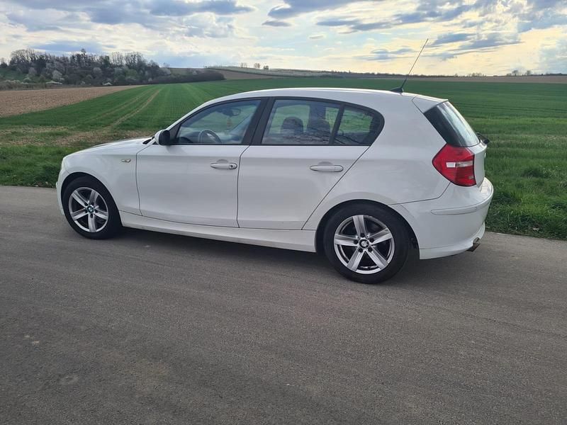 Gebraucht BMW 120 150 PS (110 kW) 2010 Weiß Kleinwagen