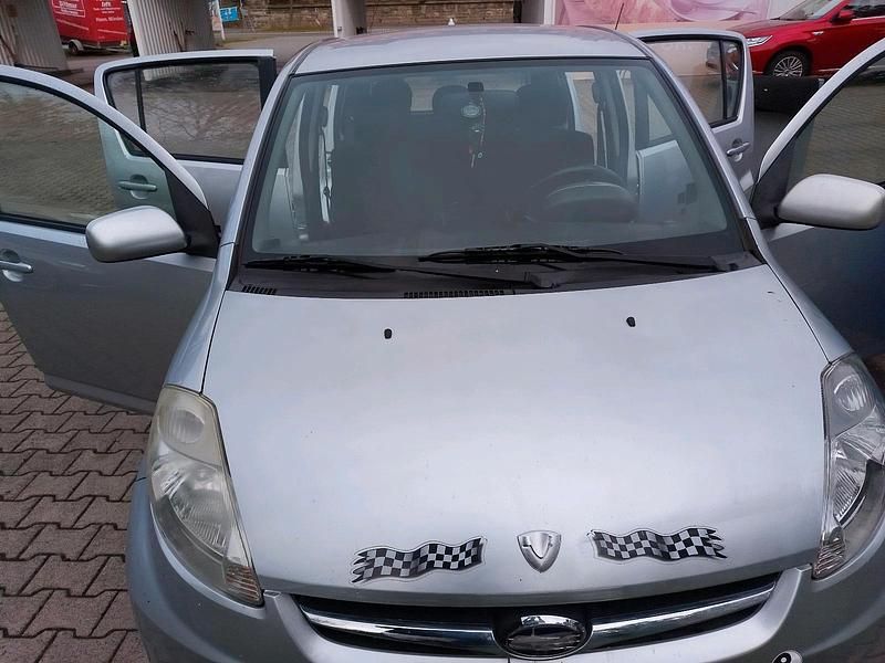 Grau Gebraucht 2008 Subaru Justy Kleinwagen | 1.950 € - Bild 1/4