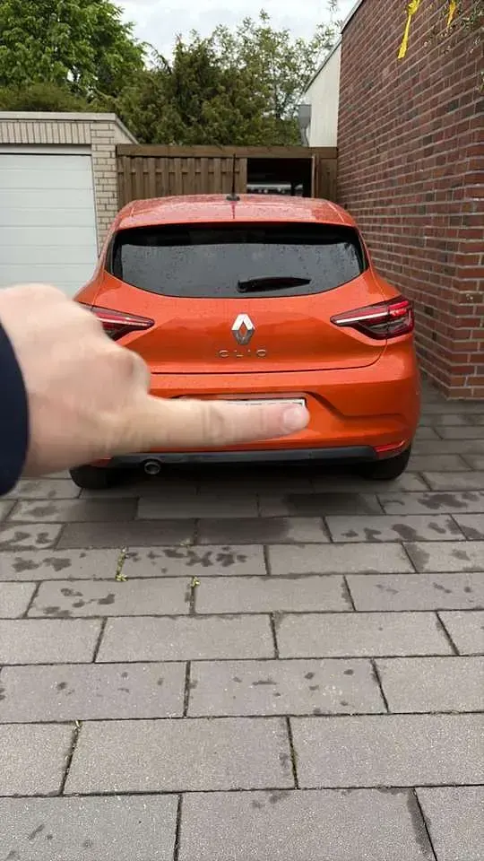 Używany Renault Clio V Experience 67 KM (49 kW) 2021 Pomarańczowy Hatchback