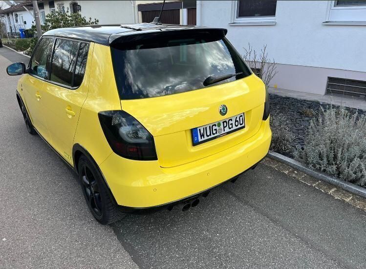 Gelb Gebraucht 2013 Skoda Fabia Monte Carlo Limousine | 6.600 € - Bild 1/1
