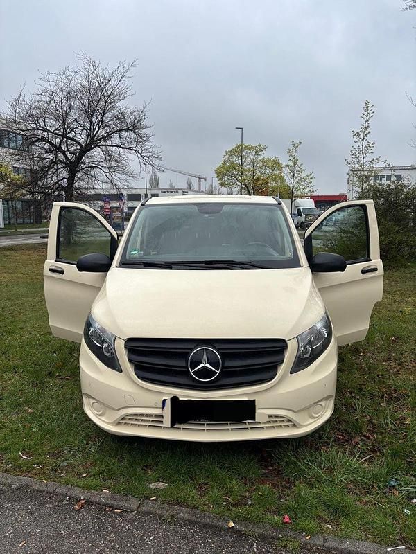 Gebraucht Mercedes Vito 190 PS (139 kW) 2023 Beige Van