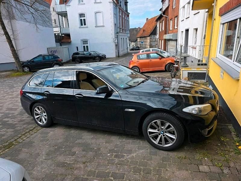 Gebraucht BMW 520 190 PS (139 kW) 2011 Schwarz Kombi
