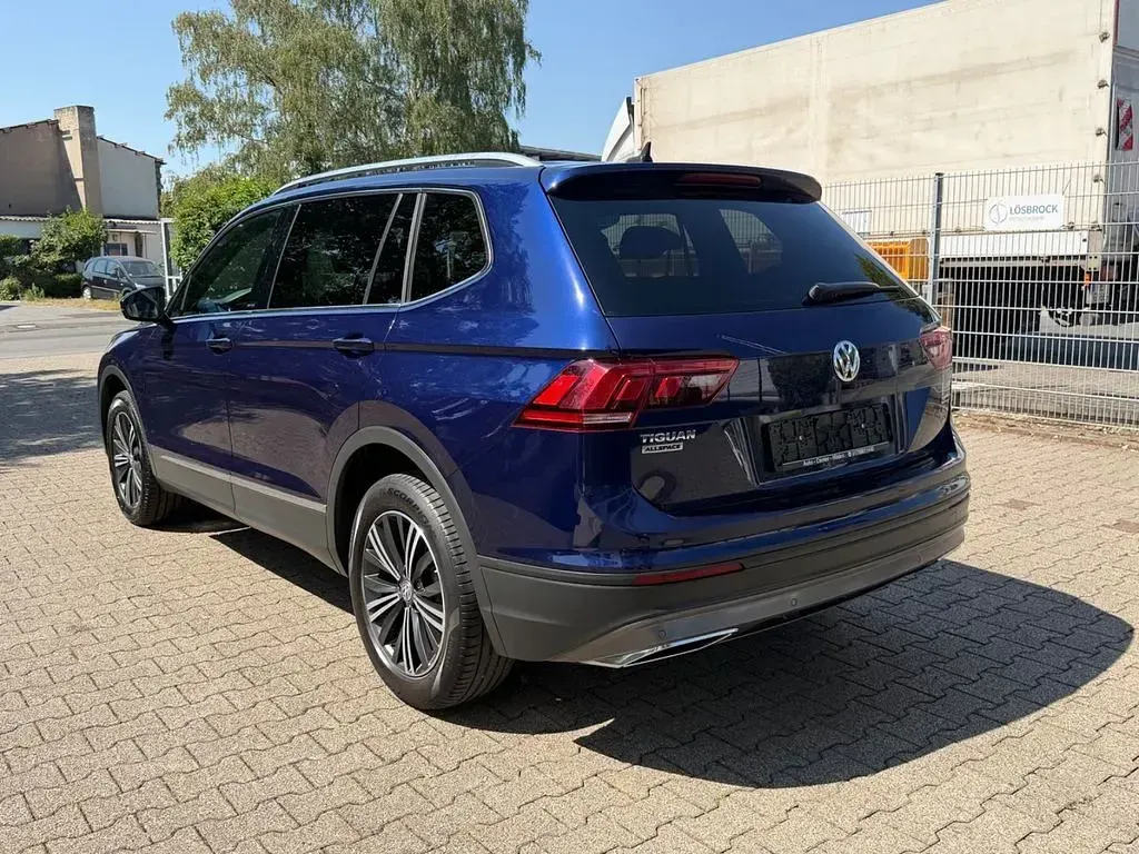 Gebraucht VW Tiguan Allspace Comfortline 200 PS (147 kW) 2021 Blau SUV