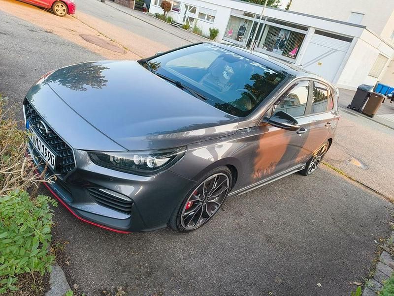 Grau Gebraucht 2018 Hyundai i30 N Performance Limousine | 21.500 € (Fairer Preis) - Bild 1/4