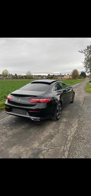 Gebraucht Mercedes E220 194 PS (142 kW) 2019 Schwarz Coupé