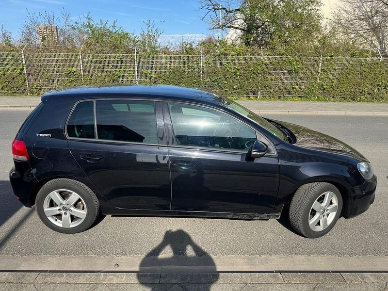 Gebraucht VW Golf VI Team 122 PS (89 kW) 2010 Schwarz Kleinwagen