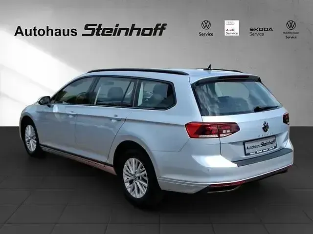 Gebraucht VW Passat 122 PS (89 kW) 2022 Silber Kombi