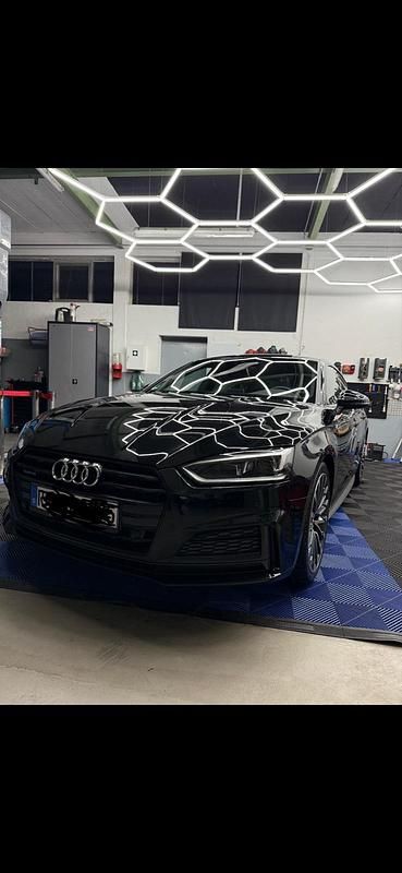 Schwarz Gebraucht 2018 Audi A5 Limousine | 22.500 € (Fairer Preis) - Bild 1/4