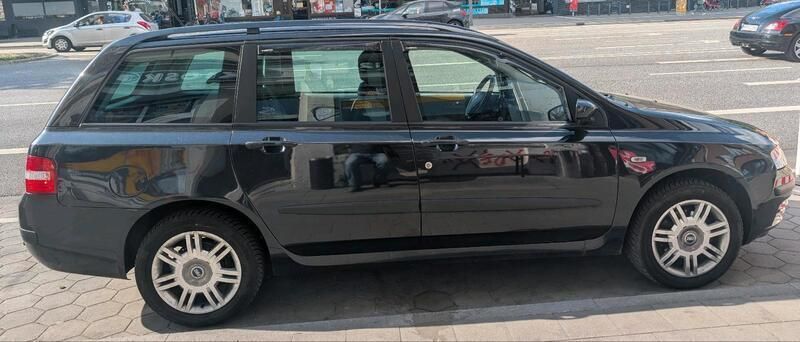 Schwarz Gebraucht 2005 Fiat Stilo Kombi | 2.500 € (Etwas zu teuer) - Bild 1/4