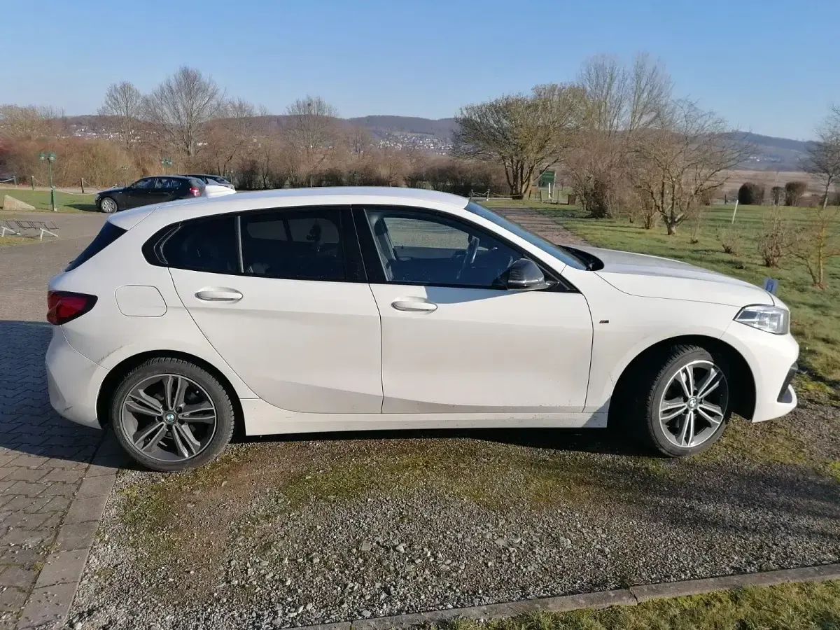 Gebraucht BMW 118 Sport Line 150 PS (110 kW) 2019 Weiß Kleinwagen