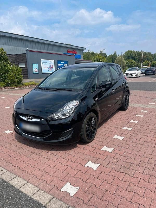 Schwarz Gebraucht 2014 Hyundai ix20 Van / Kleinbus | 9.490 € (Guter Preis) - Bild 1/4