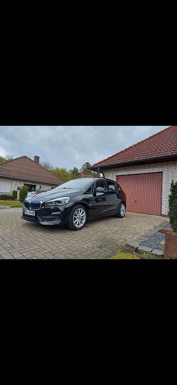 Schwarz Gebraucht 2018 BMW 225 Active Tourer iPerformance Van / Kleinbus | 14.500 € (Fairer Preis) - Bild 1/4