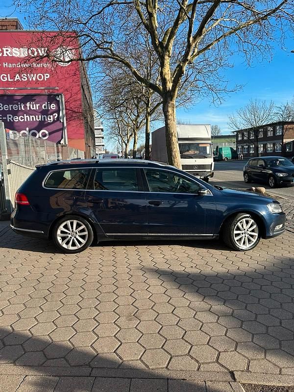 Gebraucht VW Passat Highline 170 PS (125 kW) 2012 Blau Kombi