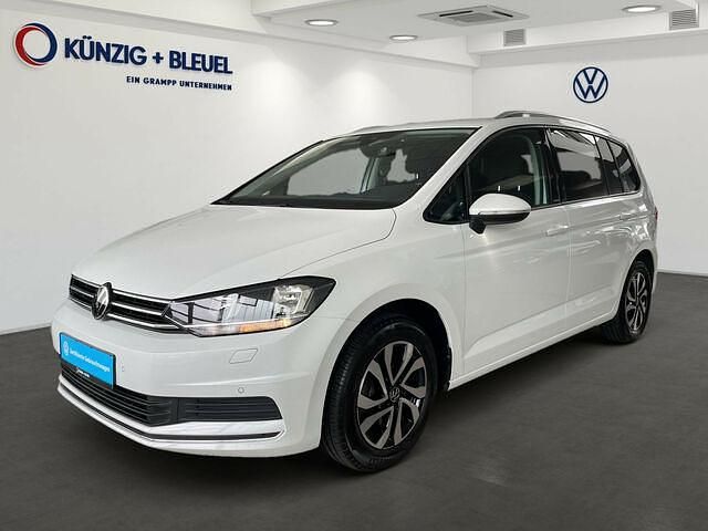 Gebraucht VW Touran Active 150 PS (110 kW) 2022 Oryxwhite perlmutteffekt Van / Kleinbus