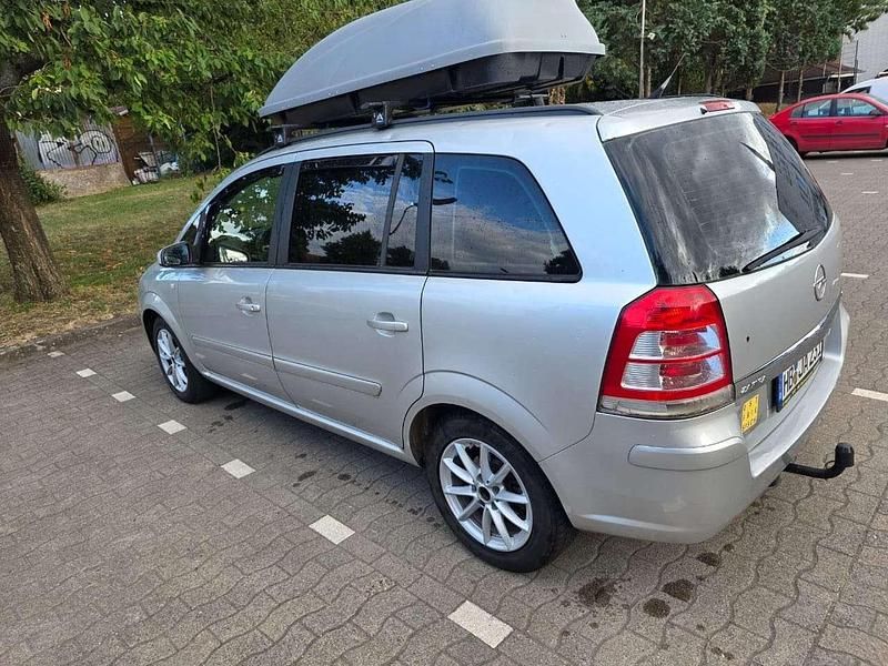 Gebraucht Opel Zafira 140 PS (102 kW) 2008 Silber Van / Kleinbus