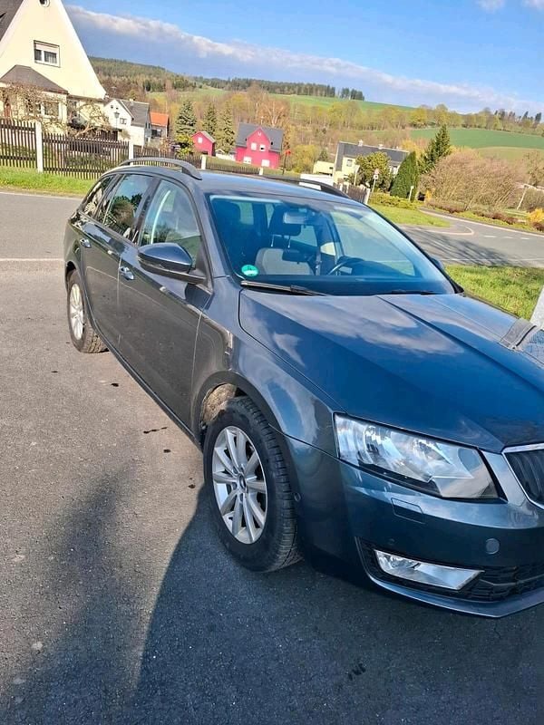 Second-hand Skoda Octavia 110 CP (80 kW) 2016 Albastru Hatchback