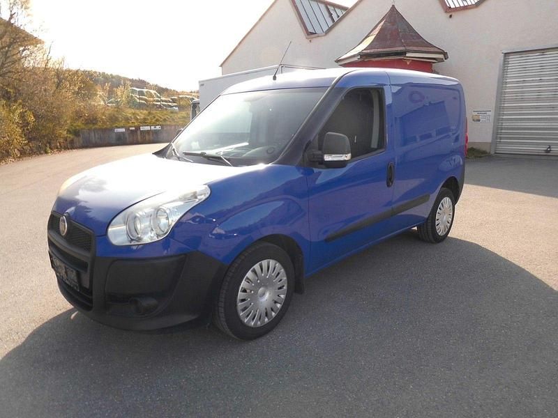 Gebraucht Fiat Doblò Basis 120 PS (88 kW) 2015 Blau Van / Kleinbus