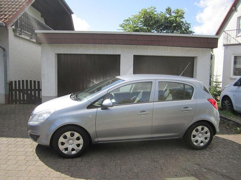 Royalgrau Gebraucht 2010 Opel Corsa Edition Limousine | 3.490 € (Fairer Preis) - Bild 1/4