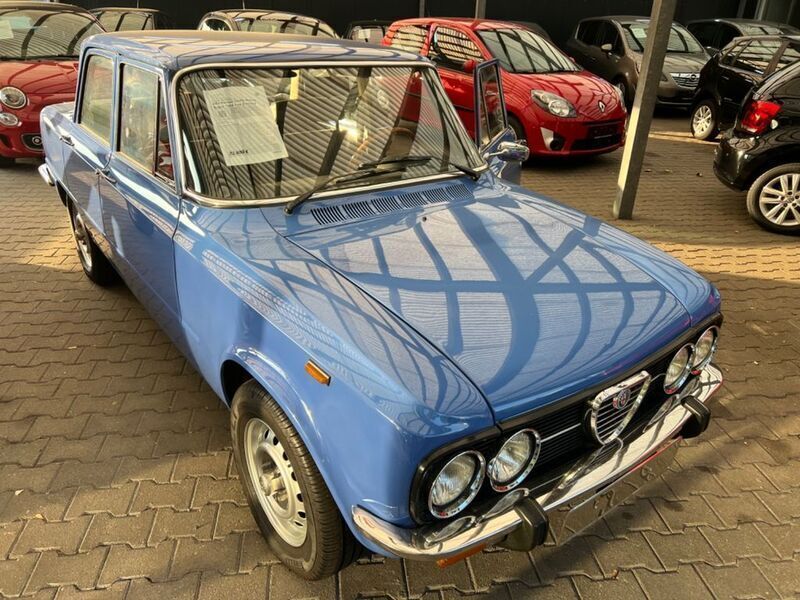 Blau Gebraucht 1972 Alfa Romeo Giulia Super Limousine | 22.500 € - Bild 1/4