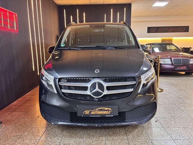 Gebraucht Mercedes V220 Avantgarde Edition 237 PS (174 kW) 2022 Graphitgrau Van / Kleinbus