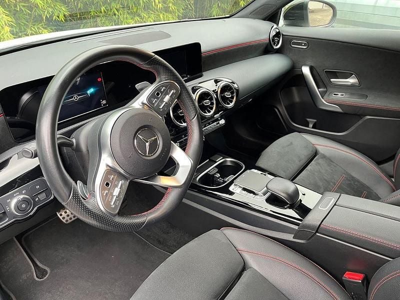 Gebraucht Mercedes A180 AMG line 136 PS (100 kW) 2019 Weiß Limousine