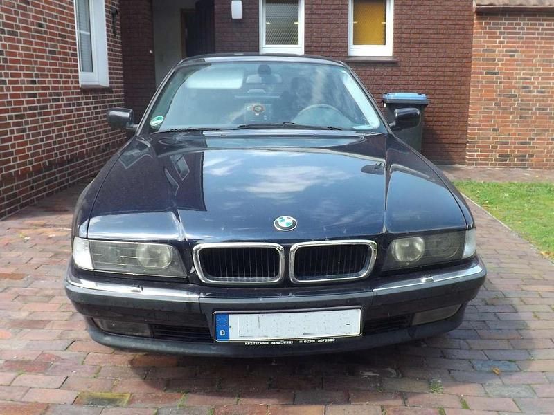 Blau Gebraucht 1998 BMW 740 Limousine | 3.290 € - Bild 1/4