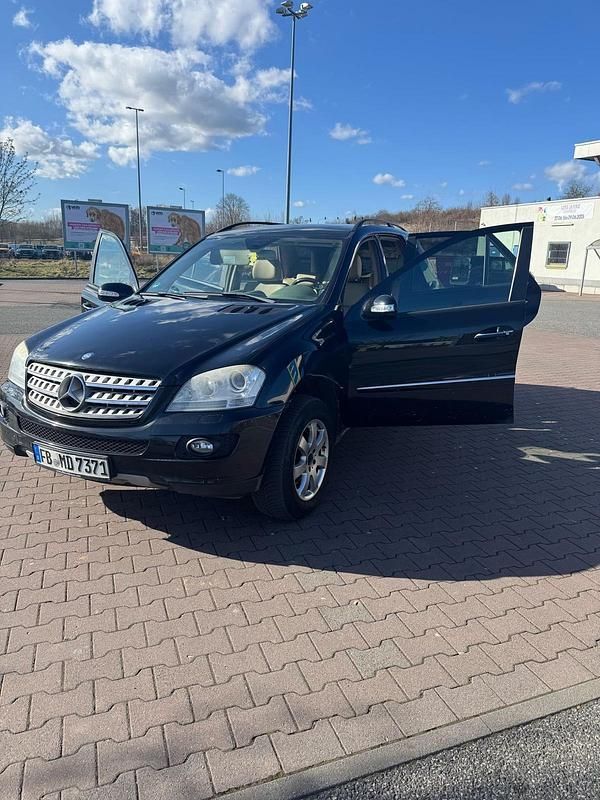 Schwarz Gebraucht 2006 Mercedes ML320 SUV | 5.500 € (Superpreis) - Bild 1/4
