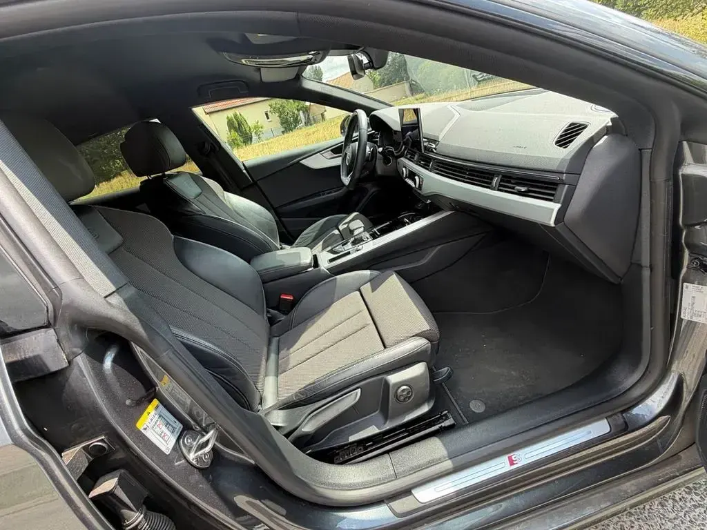 Gebraucht Audi A5 Sport 150 PS (110 kW) 2023 Grau Coupé