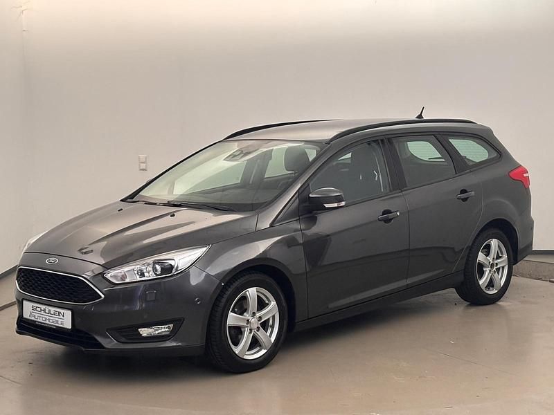 Gebraucht Ford Focus 120 PS (88 kW) 2018 Grau Kombi