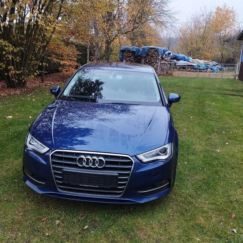 Blau Gebraucht 2013 Audi A3 Limousine | 7.950 € (Superpreis) - Bild 1/4