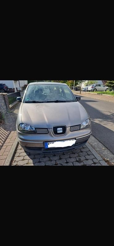 Grau Gebraucht 2003 Seat Arosa Kleinwagen | 1.400 € (Etwas zu teuer) - Bild 1/4