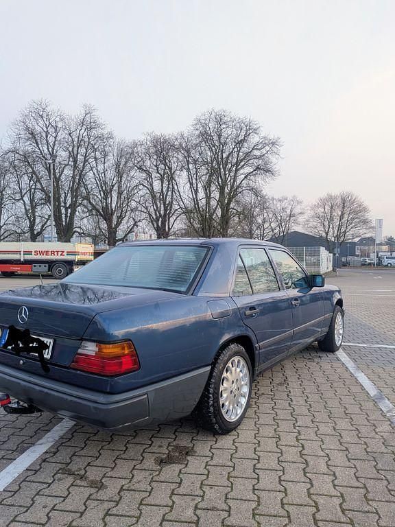 Gebraucht Mercedes 230 136 PS (100 kW) 1986 Limousine