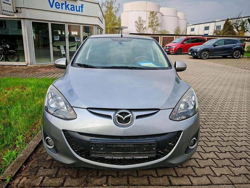 Używany Mazda 2 Sendo 84 KM (61 kW) 2014 Srebrny Sedan/Limuzyna