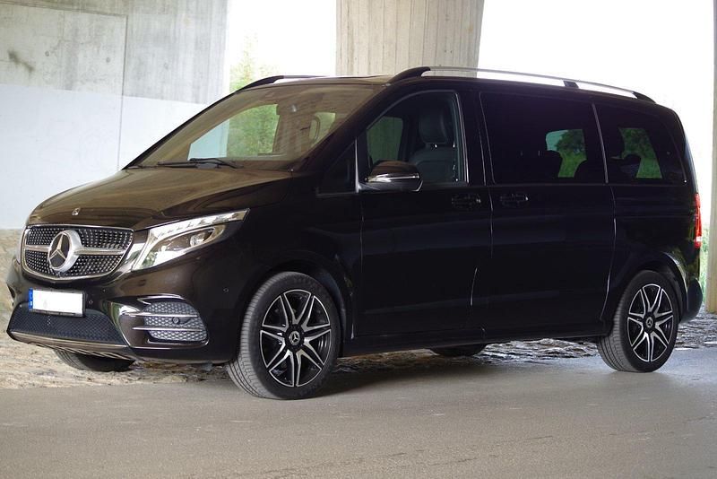 Schwarz Gebraucht 2019 Mercedes V300 Avantgarde Van / Kleinbus | 63.000 € (Teuer) - Bild 1/4