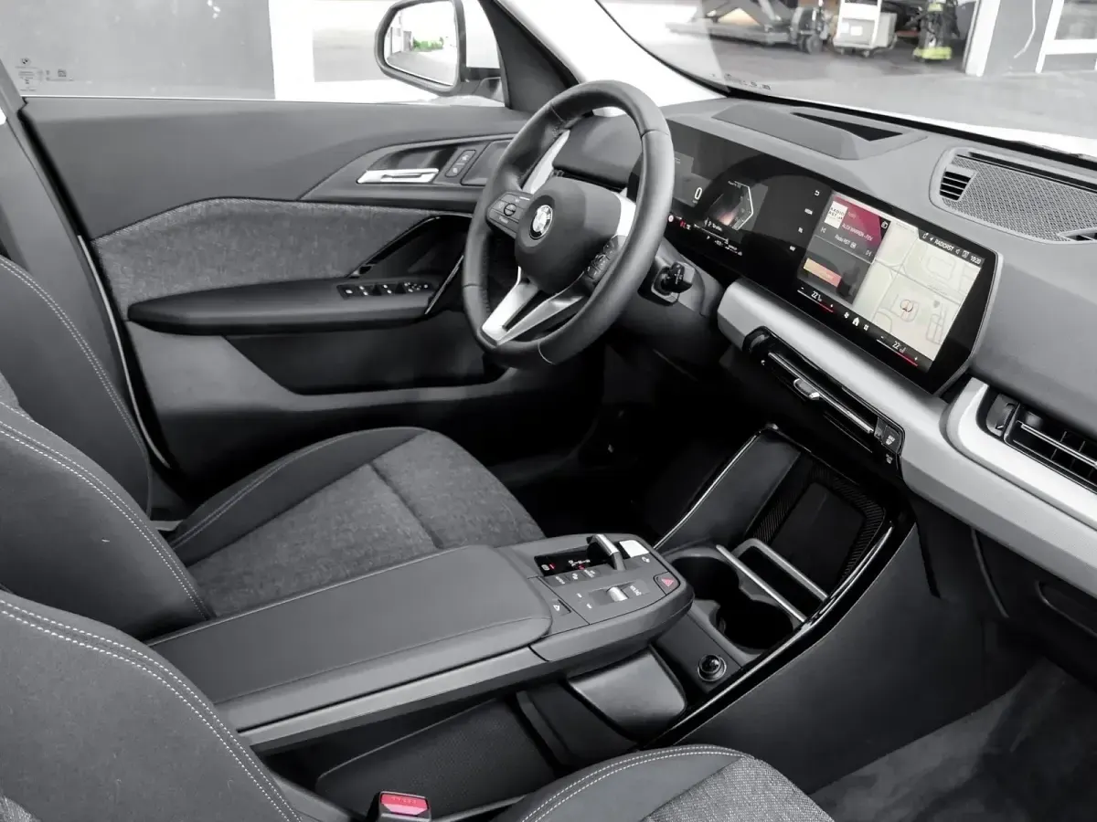 Używany BMW X1 Shadowline 156 KM (114 kW) 2025 Biały SUV