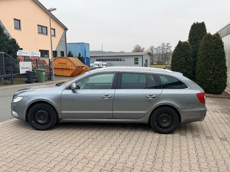 Gebraucht Skoda Superb 170 PS (125 kW) 2011 Grau Kombi
