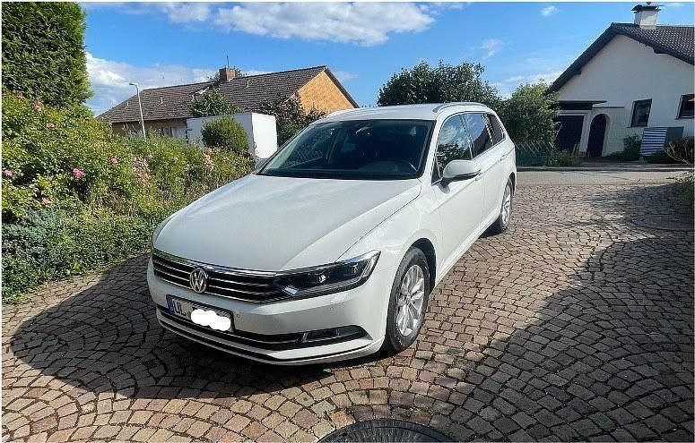 Weiß Gebraucht 2018 VW Passat Comfortline Kombi | 16.400 € (Guter Preis) - Bild 1/4