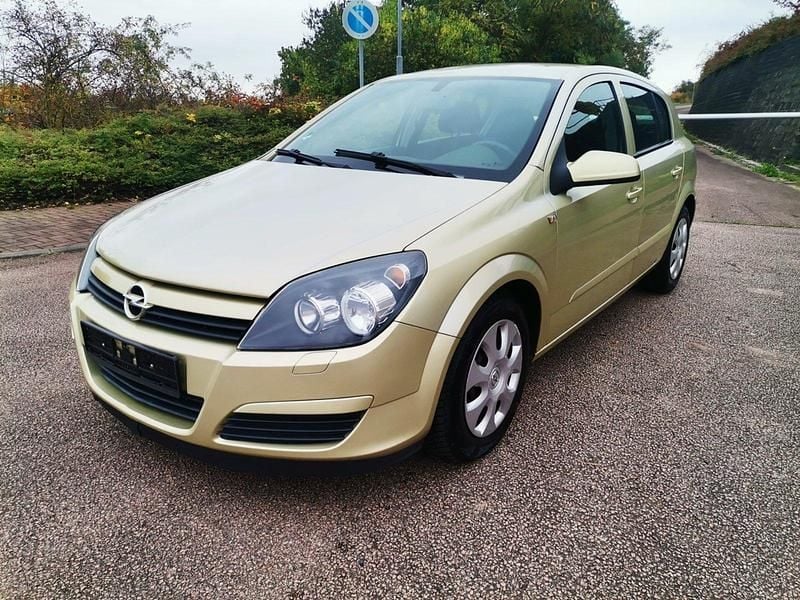 Beige Gebraucht 2004 Opel Astra Limousine | 2.500 € (Etwas zu teuer) - Bild 1/4