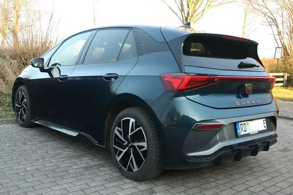 Usata Cupra Born 169 kW (231 CV) 2024 Blu Utilitaria