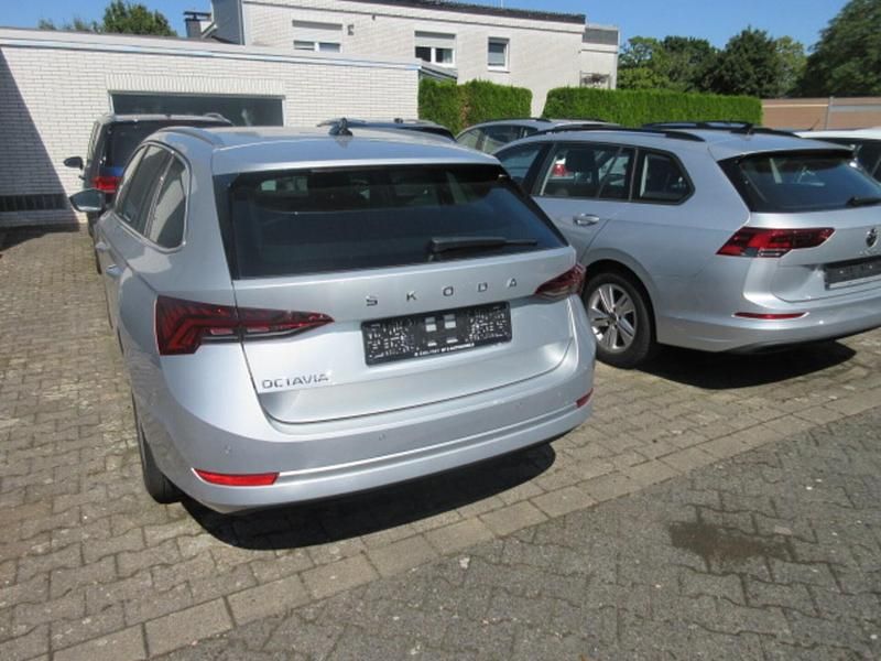Second-hand Skoda Octavia Style 150 CP (110 kW) 2023 Argintiu Break