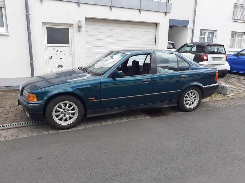 Gebraucht BMW 316 102 PS (75 kW) 1997 Grün Limousine