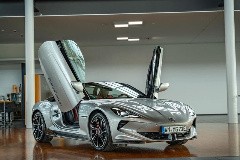Silber Neu 2025 MG Cyberster Cabrio | 61.420 € (Guter Preis) - Bild 1/4