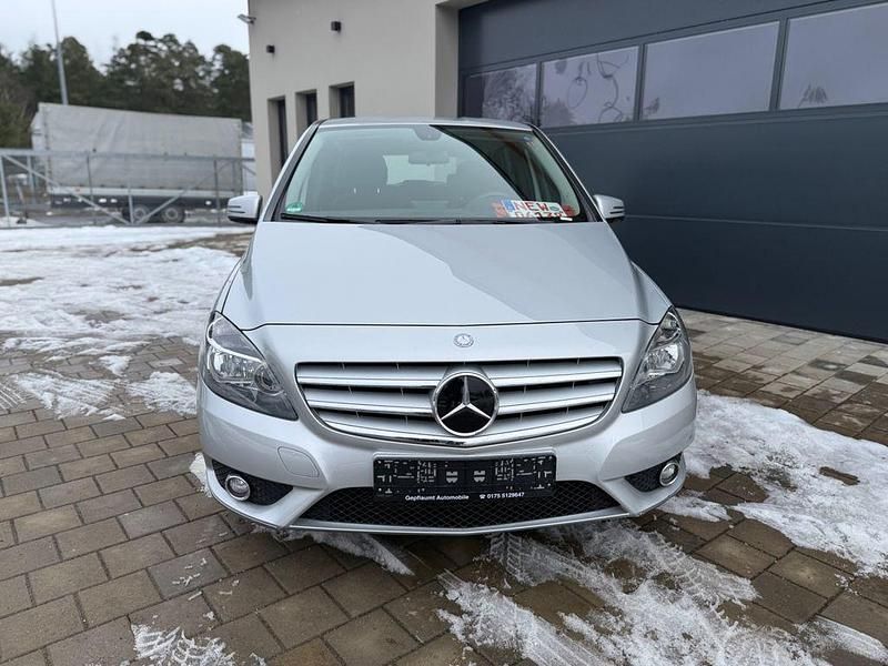 Gebraucht Mercedes B180 110 PS (80 kW) 2012 Silber Van / Kleinbus
