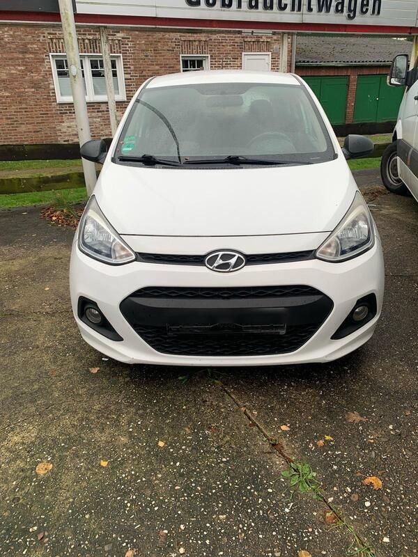 Weiß Gebraucht 2015 Hyundai i10 Kleinwagen | 3.333 € - Bild 1/4