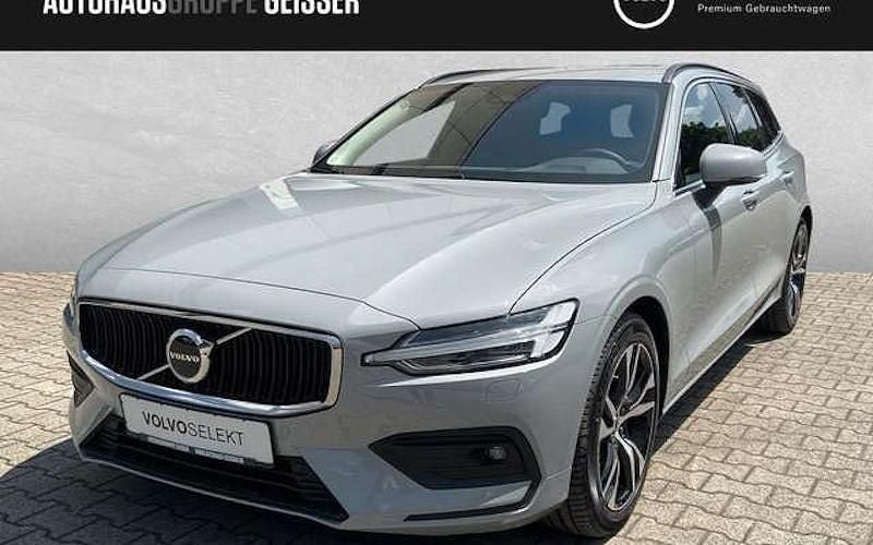 Grau Gebraucht 2024 Volvo V60 Core Kombi | 35.850 € (Superpreis) - Bild 1/4