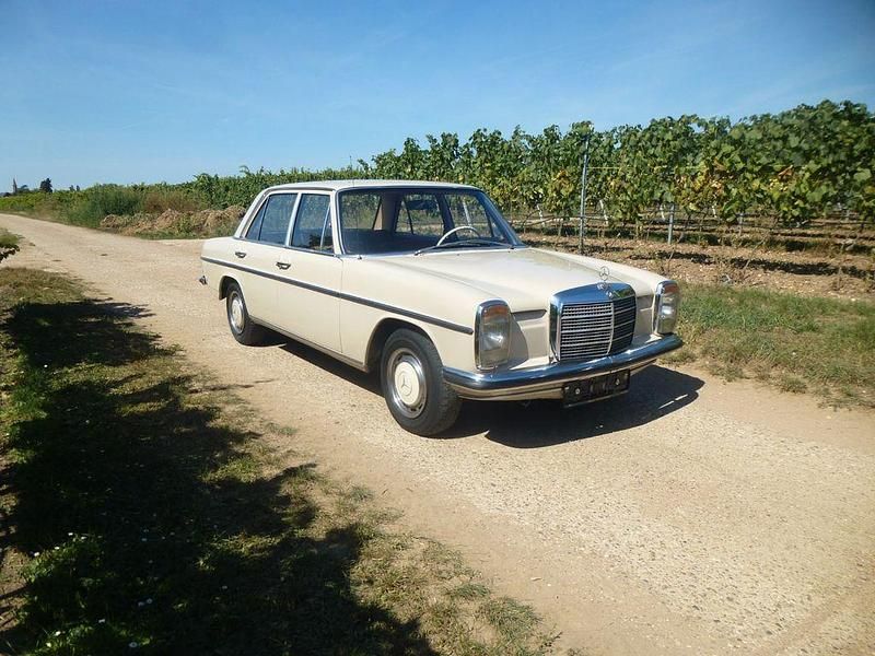 Gebraucht Mercedes 220 143 PS (105 kW) 1970 Beige Limousine