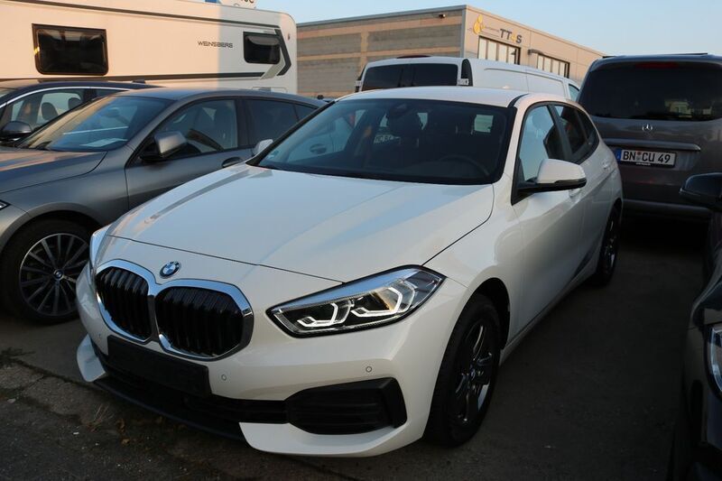 Weiß Gebraucht 2023 BMW 118 Advantage Kleinwagen | 26.500 € (Fairer Preis) - Bild 1/4