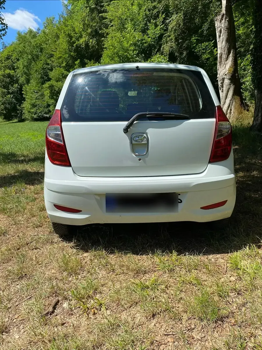 Gebraucht Hyundai i10 69 PS (50 kW) 2011 Weiß Kleinwagen